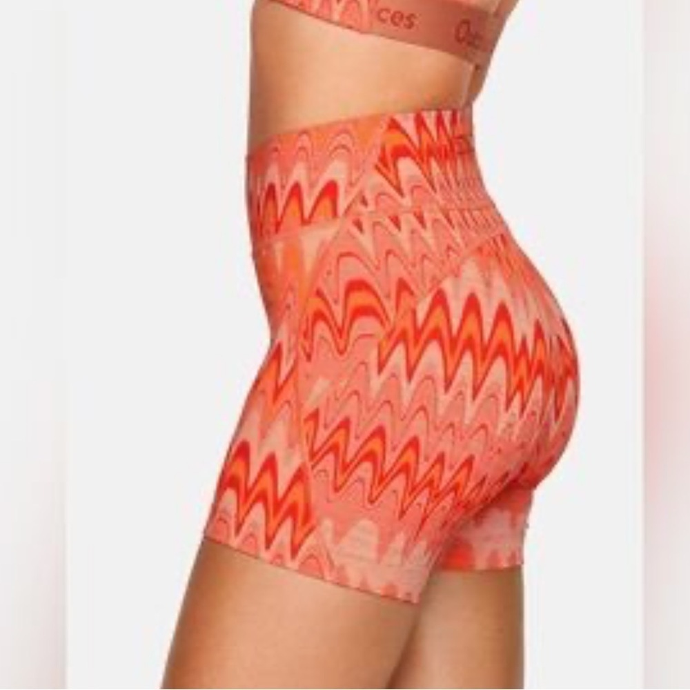 NWT Outdoor Voices Move Free Shorts in Wave Print | XXS